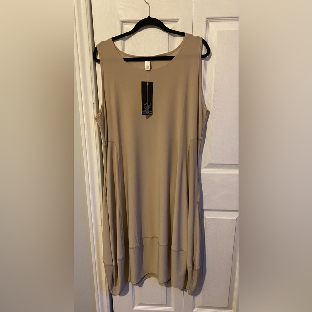 Marla Wynne stretch sleeveless balloon dress with pockets.